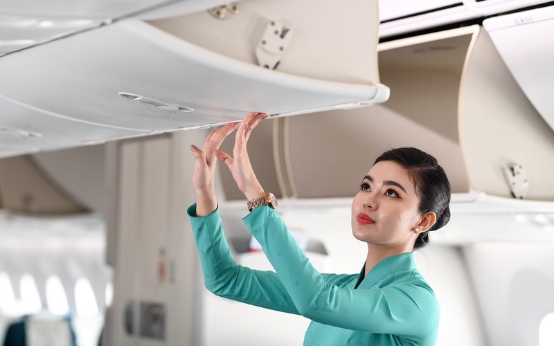 Tiếp viên hàng không nằm trong danh sách những nghề lương cao nhất Việt Nam